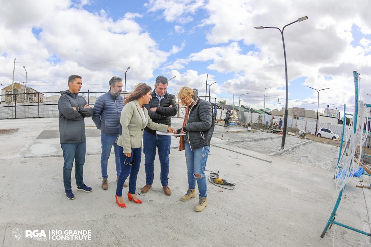 EL MUNICIPIO CONSTRUYE UNA NUEVA PLAZA EN EL B° CHACRA II - La Licuadora